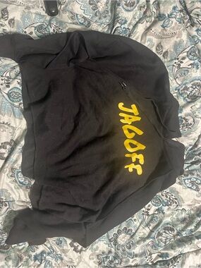 Black Cropped Crewneck Sweatshirt with Yellow 'JAZOFF' Graphic